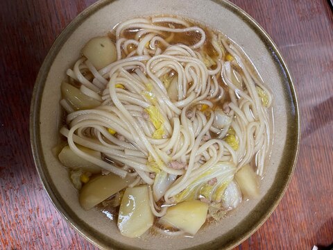 豚ひき肉とジャガイモの煮込みうどん